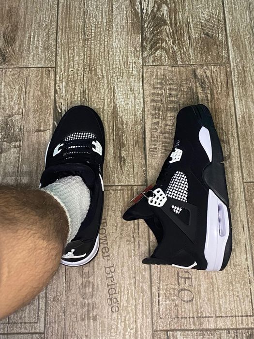 Air Jordan 4 White Thunder