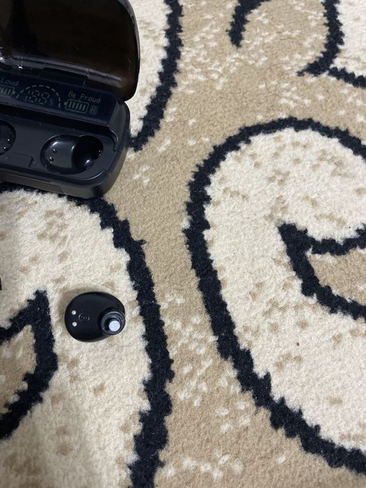 Красивый наушник