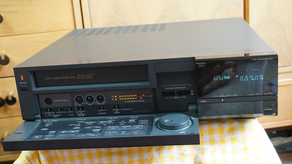 Video recorder S-VHS Mitsubishi HS-E82 DEFECT