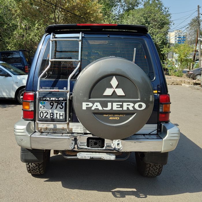 Mitsubishi Pajero 2