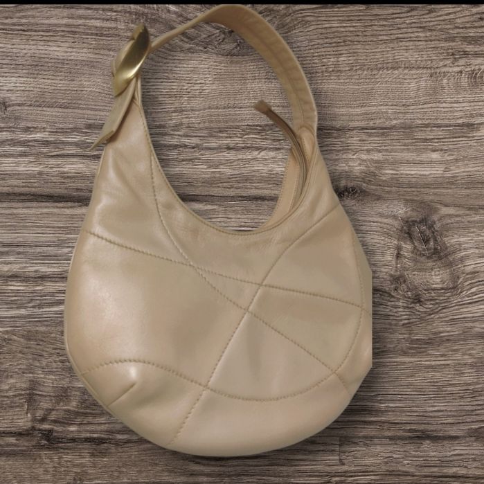 Geanta Max Mara.