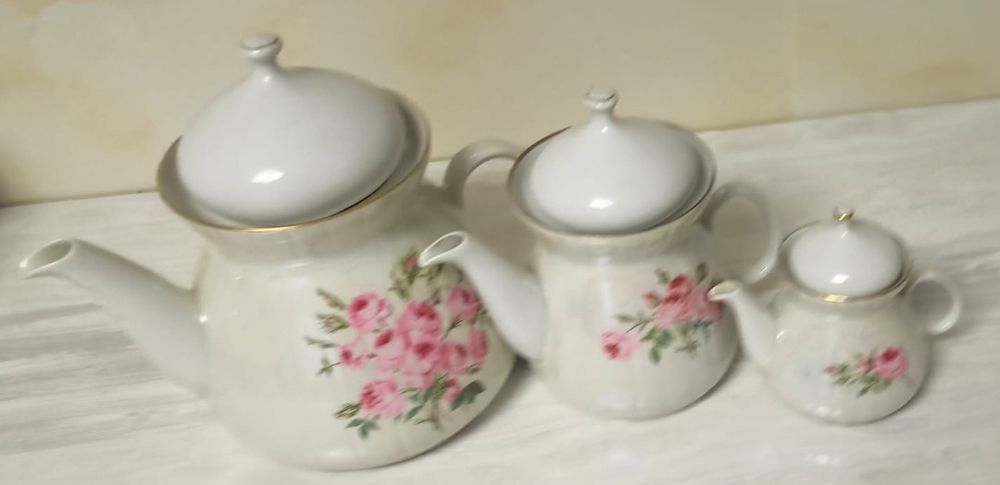 Набор ,из трёх чайников.