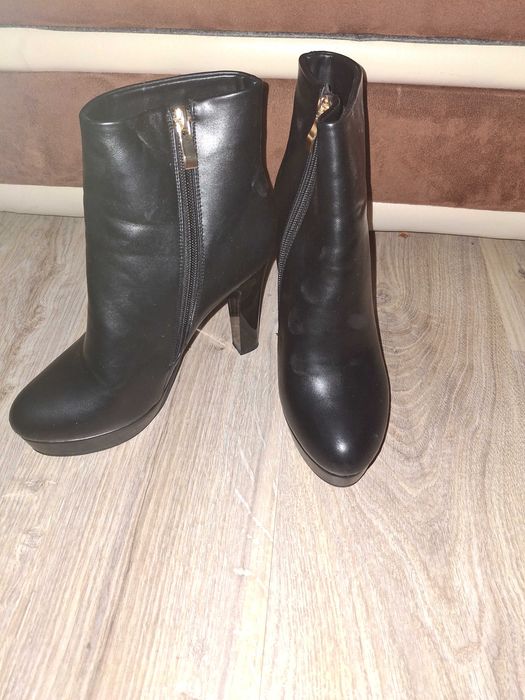 Боти "miss sixty" и Eliza