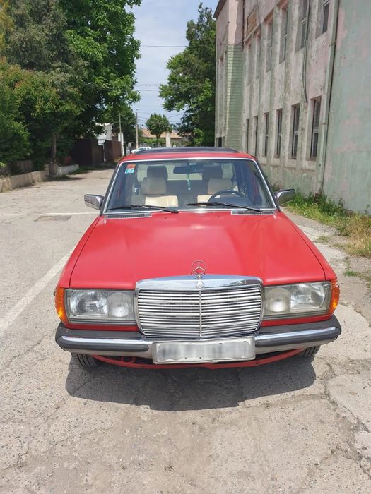 Mercedes-Benz E-Class 1980 diesel, 10.781 € — imagine 2
