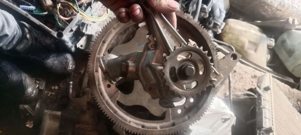 В продаже мотор на Мерседес 124