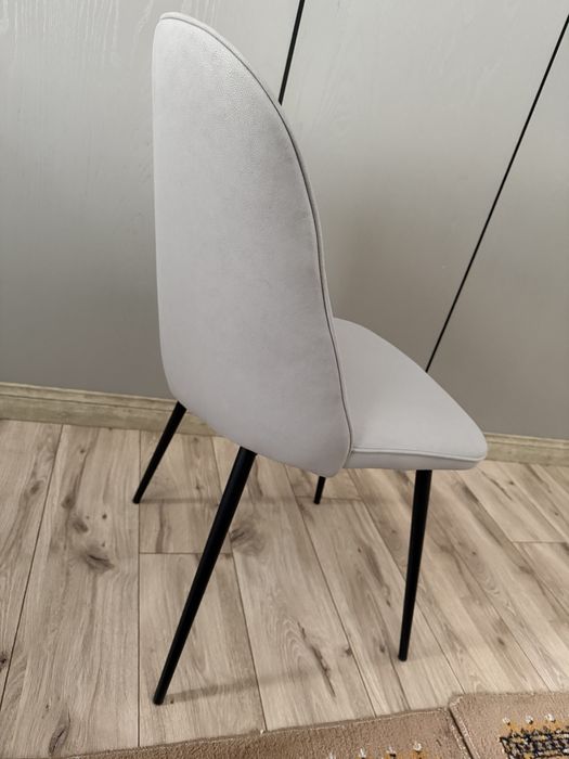 Продаются стулья, практически новые