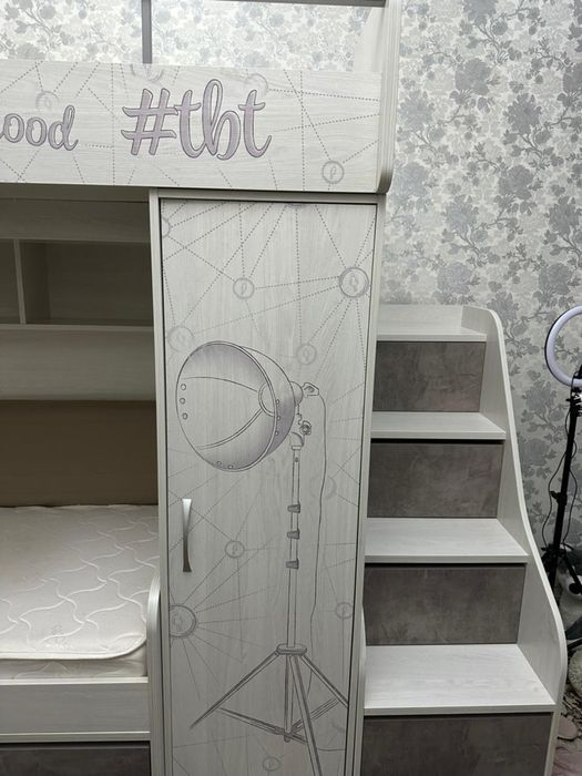 Двухяроссная кровать(гарнитур)