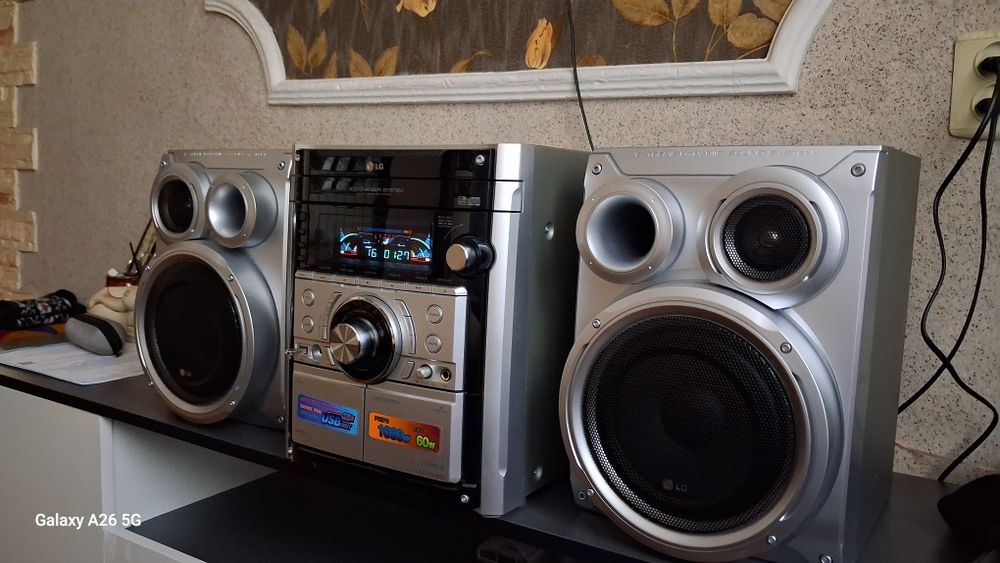 Продам музыкальный центр LG