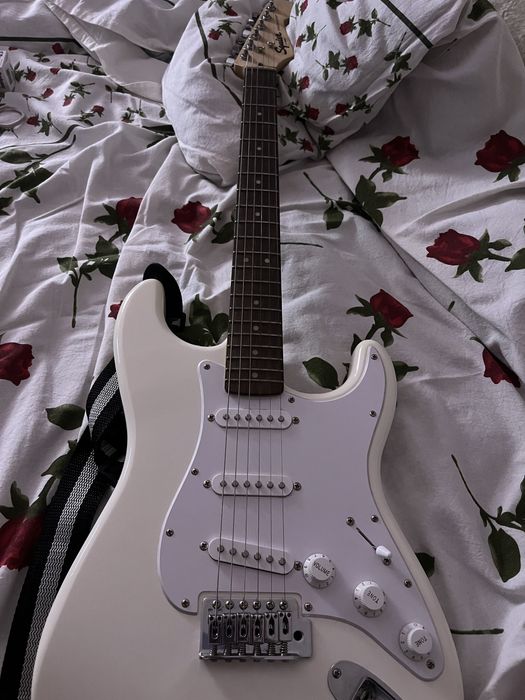Электрогитара Fender Squier Stratocaster