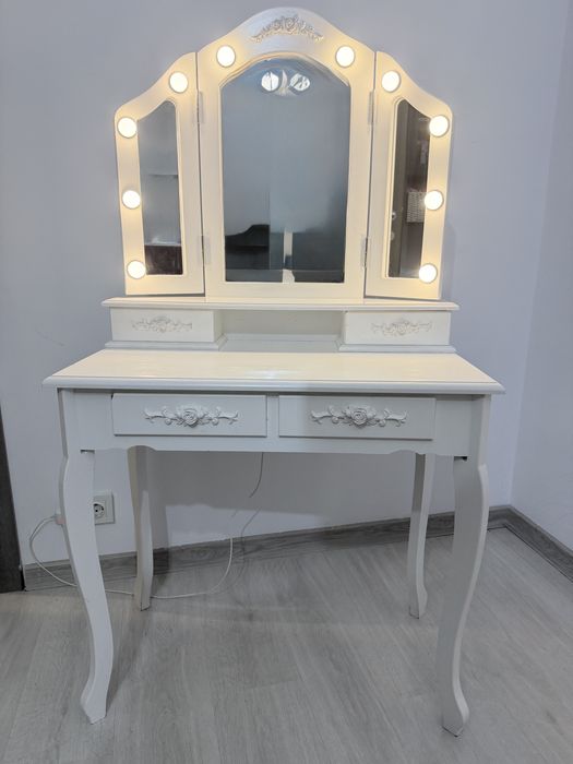 Masă make-up cu led