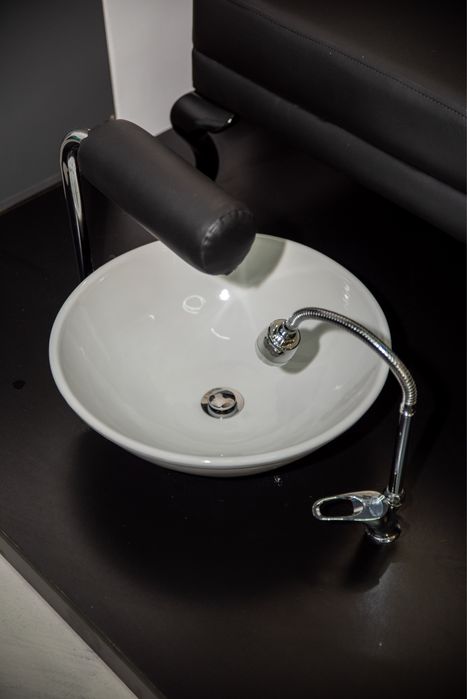 Vand salon de infrumusetare