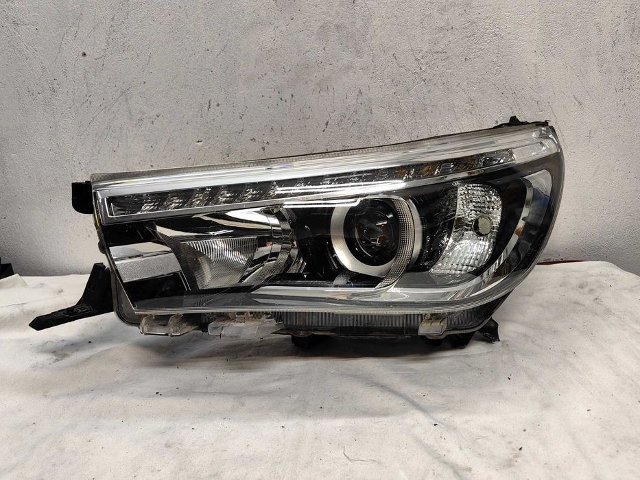 Оригинален фар Тойота  Toyota Hilux Led