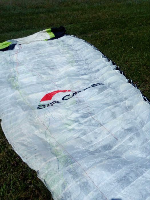 парапланери,парапланер ,,запасни парашути,парамотори,сбруи