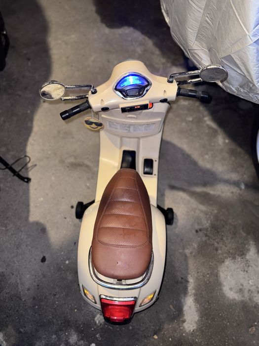 Scuter electric copii piaggio vespa