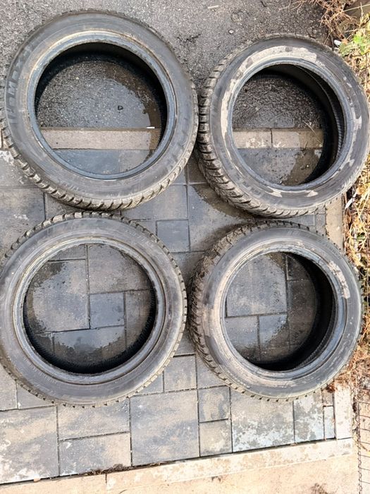 Резина зима 215/55 R17