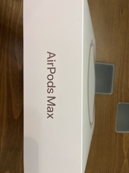 AirPords Max with Smart Case