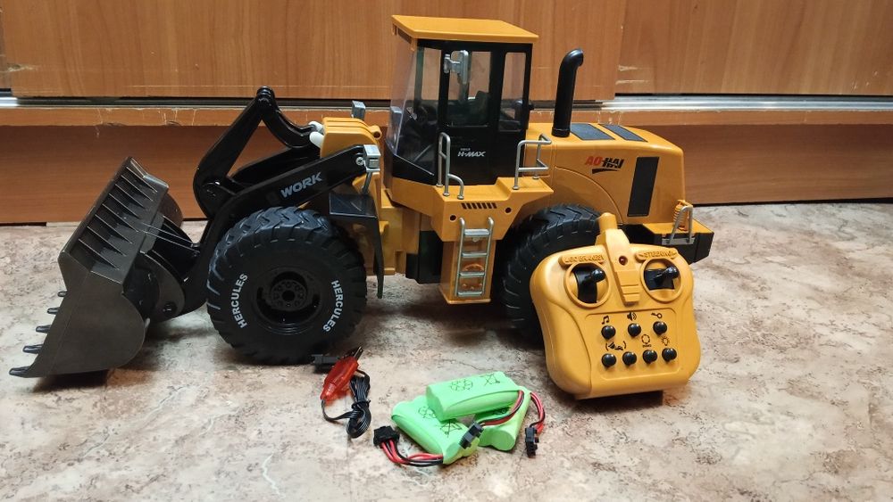 Радиоуправляемый трактор