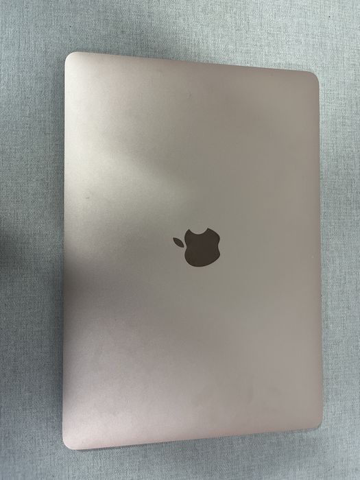 MacBook Air 13” 8/256GB Produs In Stare Buna de Functionare