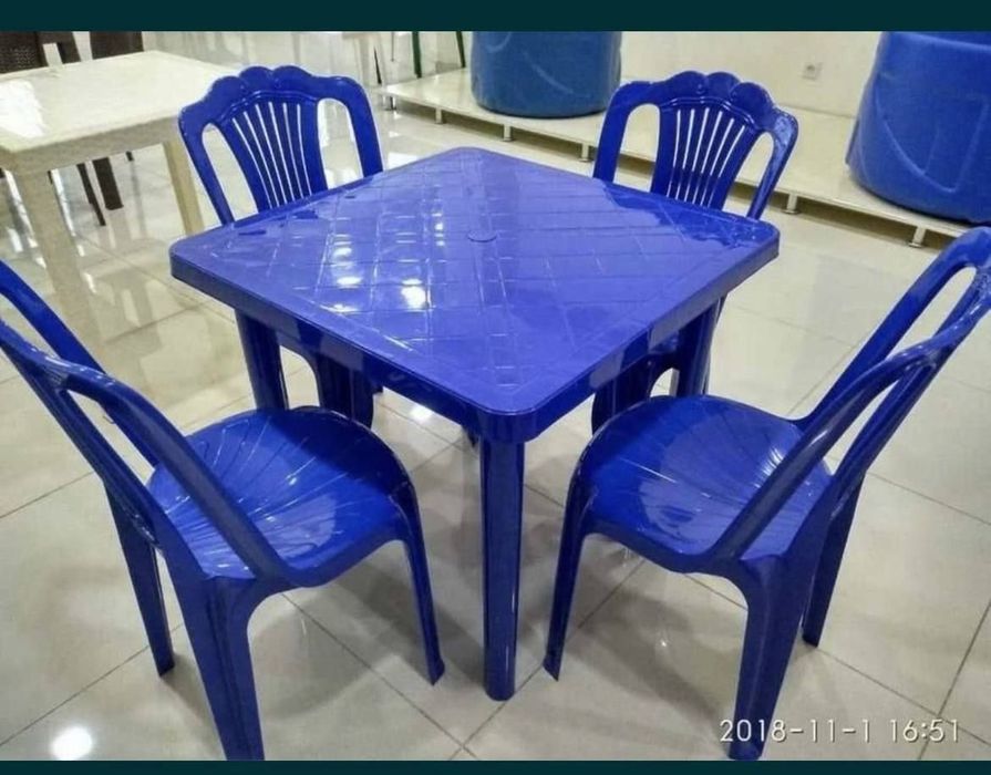 Plastmassa пластиковые столы и стулья