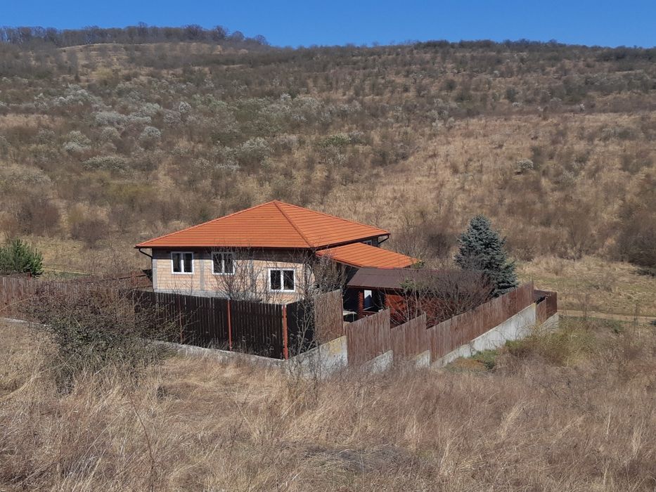 Casa la rosu de vânzare sau schimb cu apartament în Tg Mureș