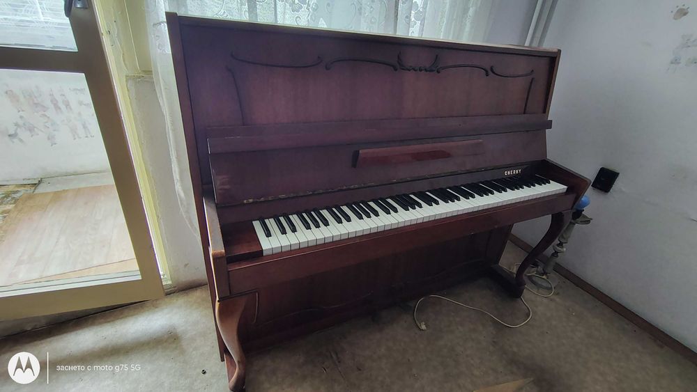 Пиано Cherny - ПОДАРЯВА СЕ !!!