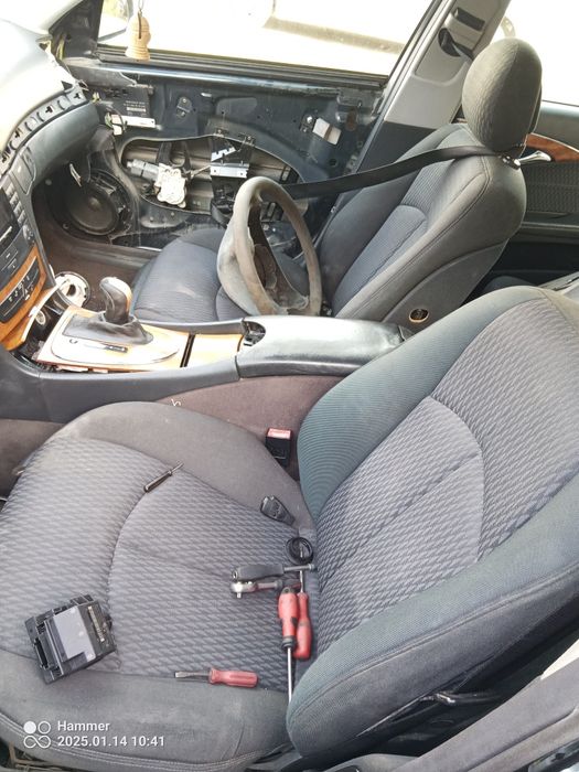 Продавам mercedes w211 2.2 cdi на части