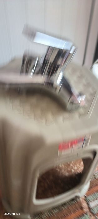 Душ батерии 2 бр.Грое в добро състояние..Подходящи за мивка  и душ.