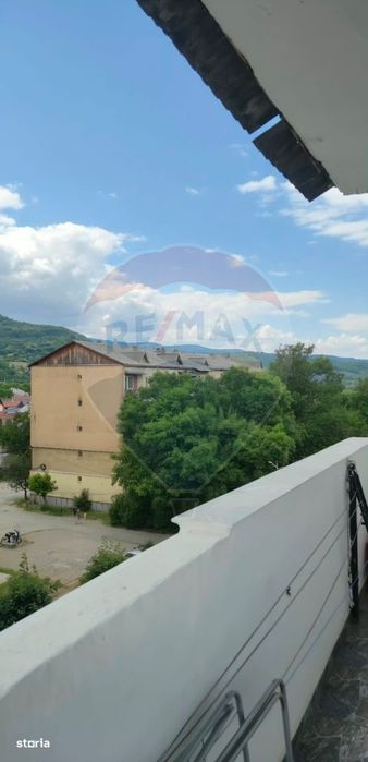 Apartament cu 3 camere de vânzare în zona Sud-Est