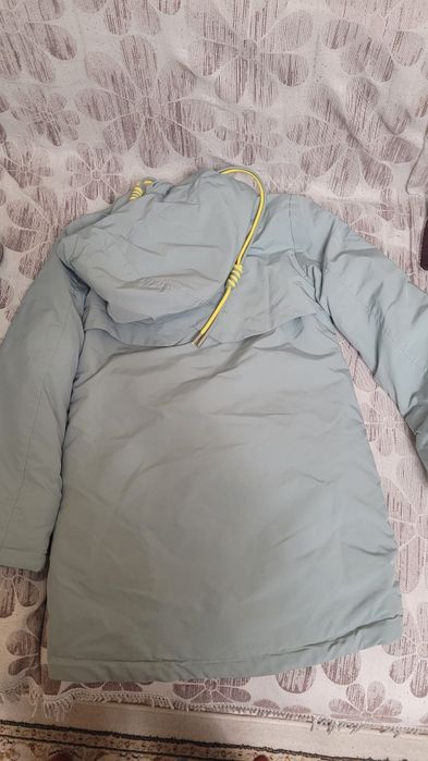 Продам куртку для девочки на осень/весна