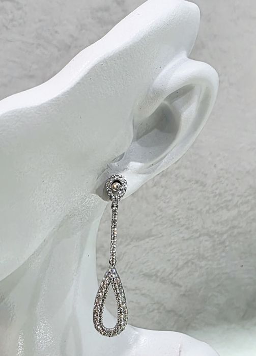 Продам золотые серьги с бриллиантами