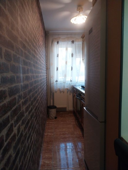 Inchiriez apartament semidecomandat - Etaj 1