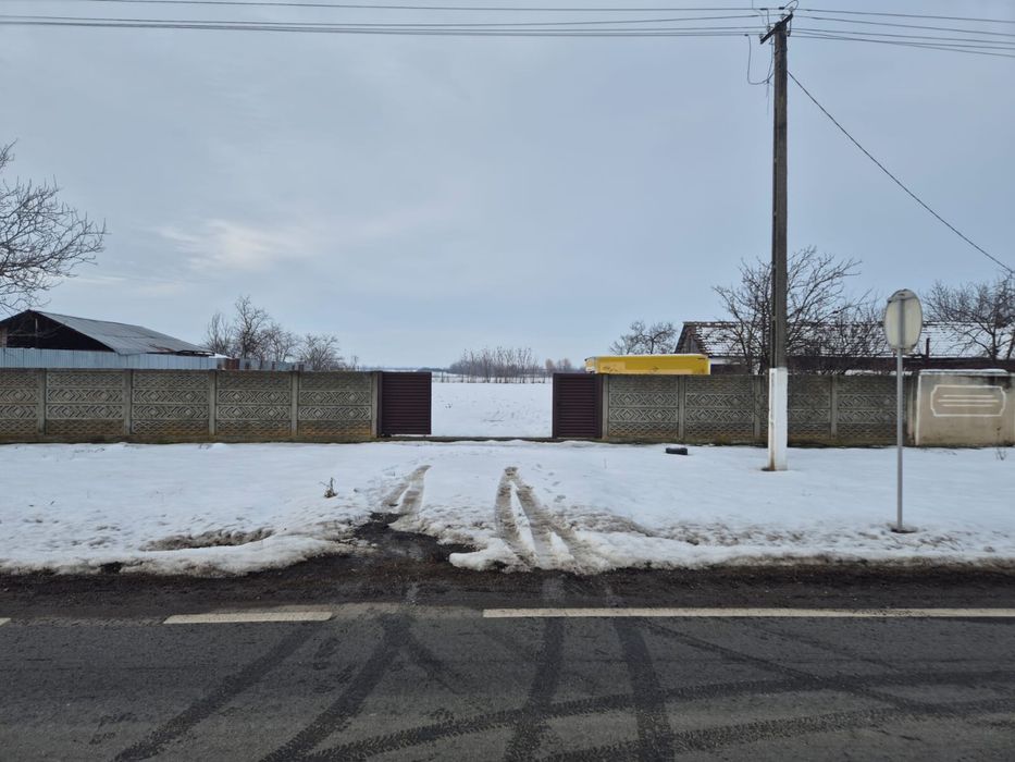 Vand teren intravilan 1.4ha, cu front stradal 30m