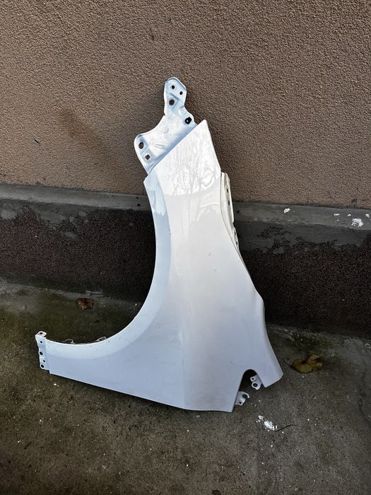 Aripă stânga față toyota corolla e21.sedan.