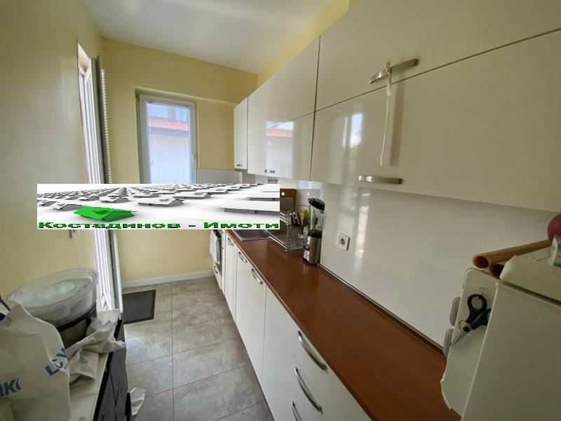 Дава се под наем Двустаен апартамент в Пловдив, Център - 65 кв.м за 459 € - Снимка #3