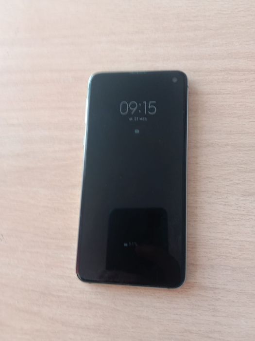 Продам Samsung s10e