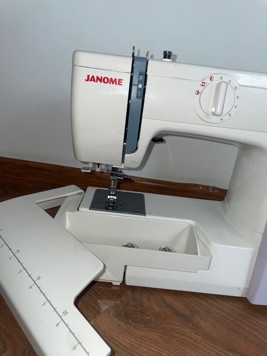 Швейная машинка Janome