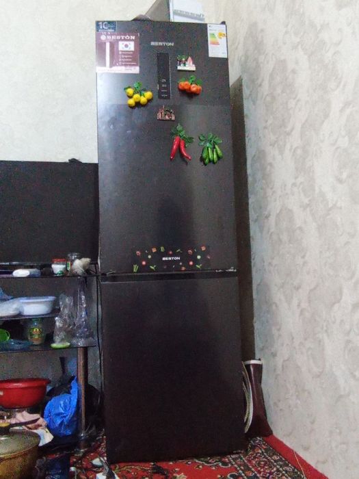 Xolodilnik sotiladi.