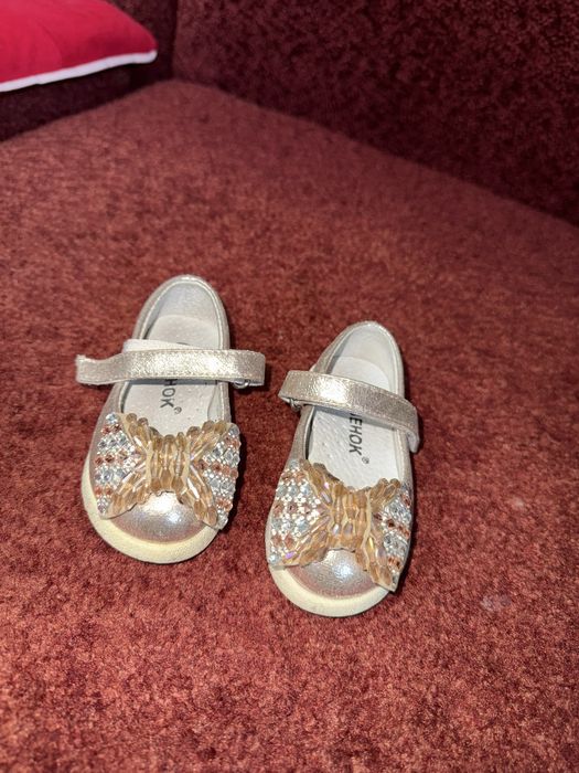 Продам детские туфли