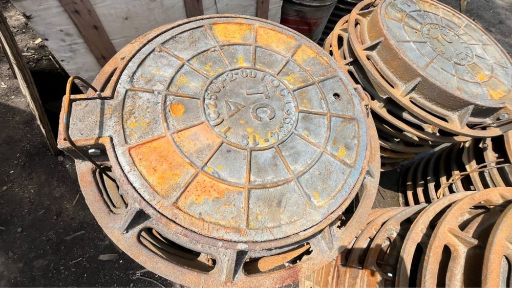 Чугунный люк , люки чугунные