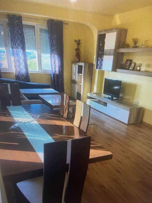 Дава се под наем Тристаен апартамент в Луковит - 80 кв.м за 229.5 € - Снимка #1