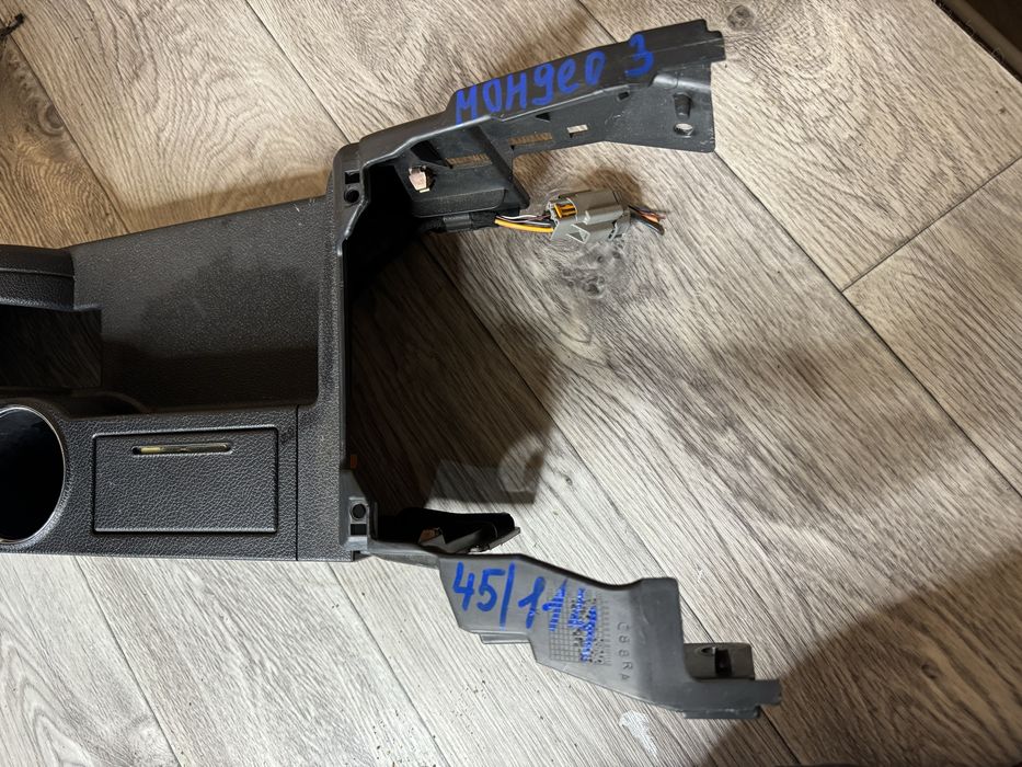 Подлокотник на Форд Мондео 3