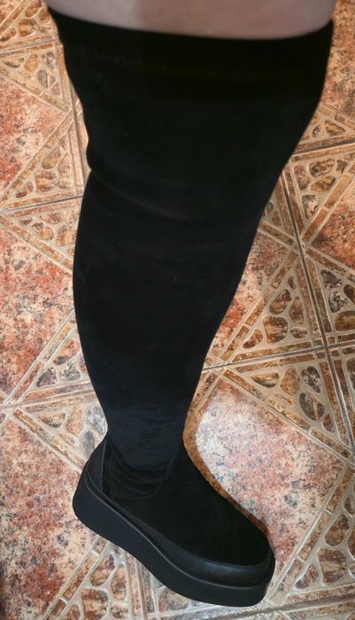 Дамски ботуши/чизми на стабилна и удобна платформа от естествен велур