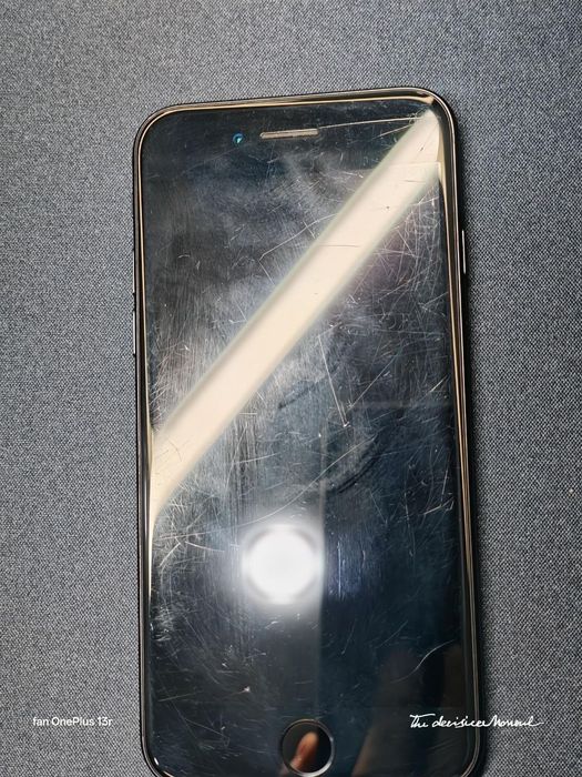 продам айфон се 2020