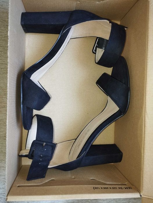 Сандали на ток черни