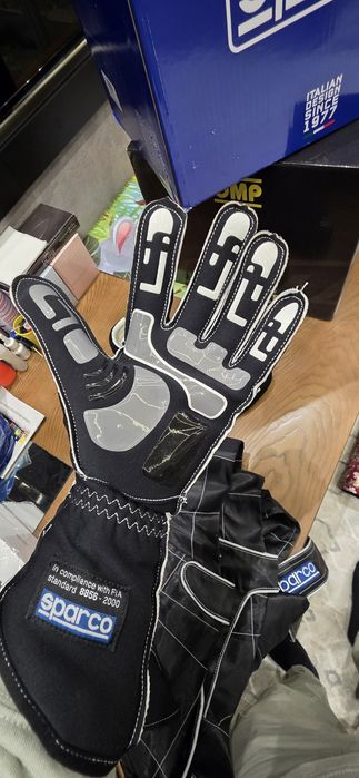 Продаётся Sparco экипировка
