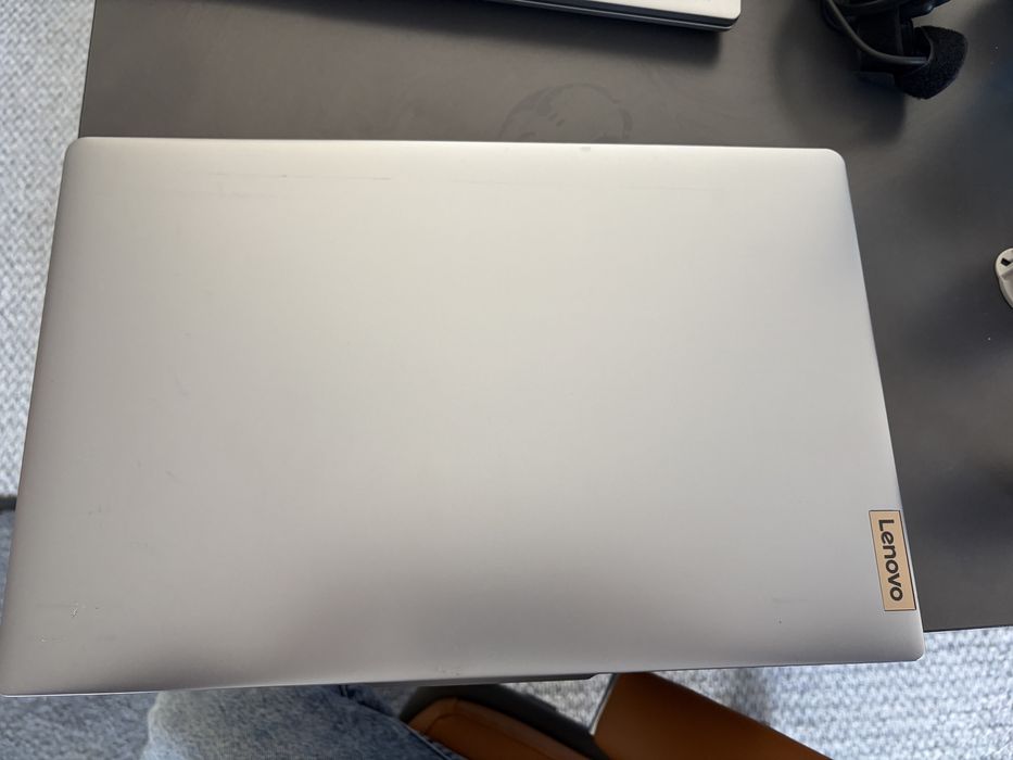 Vand doua laptopuri Lenovo