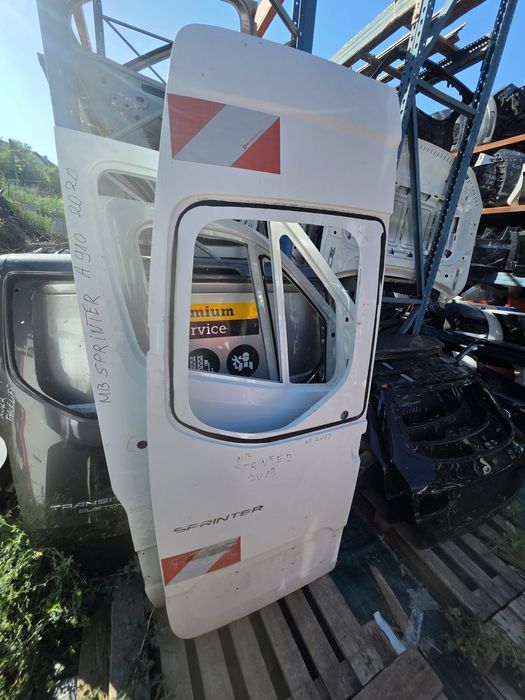 Mercedes benz Sprinter w907 w910 задна лява врата 208см.