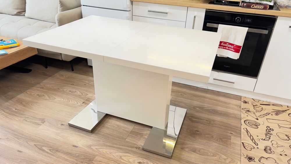 трапезна маса с удължение