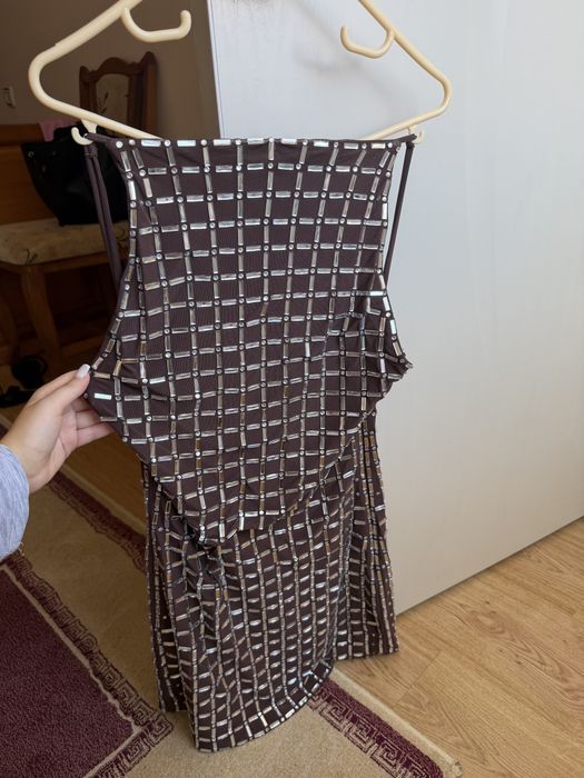 Ефектна мини рокля Zara с гол гръб и блестящи камъни / кристали
