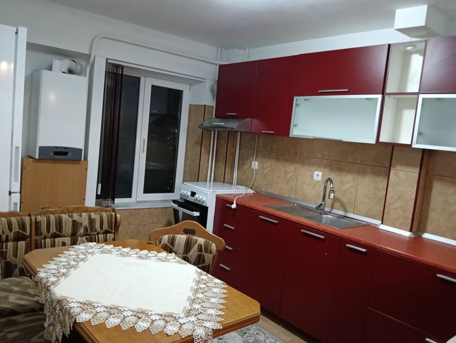 Inchiriez apartament 3 camere